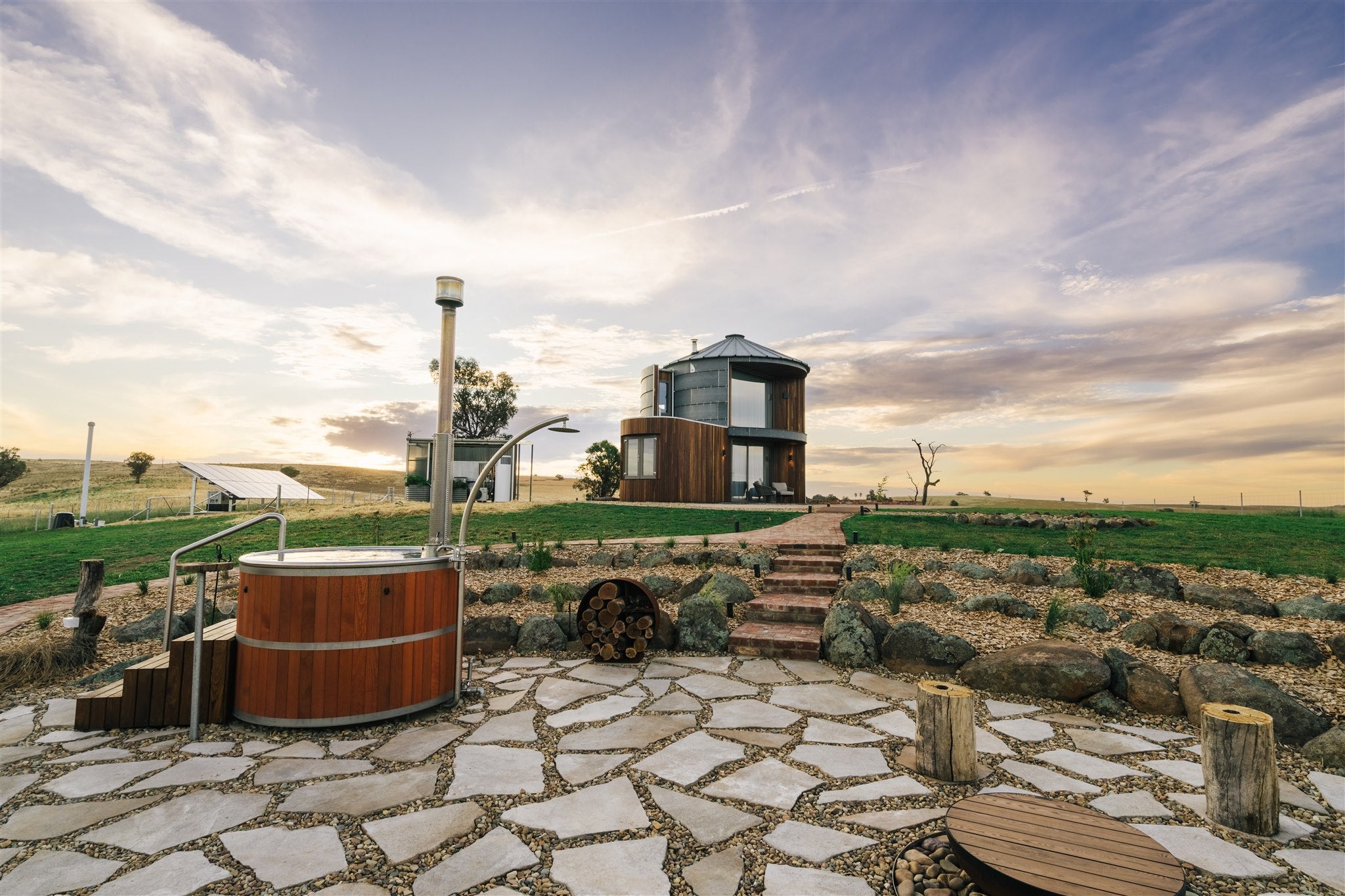 SILOSACCOMODATION_MATTBEAVER_DSC06307-HDR_FINAL_-_Nicholas_Amber_Heffernan_9b2b1ea6-ac85-47b3-925d-26319fa66477.jpg