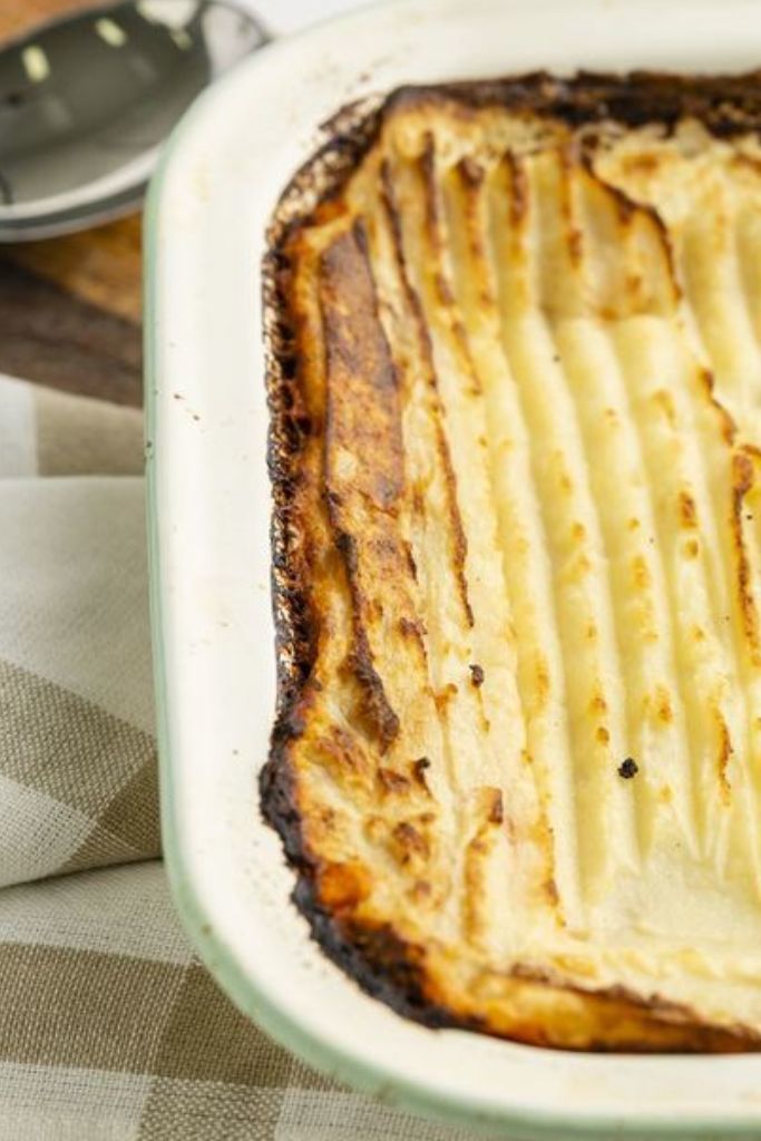Indulge in the hearty goodness of our 1kg Shepherd's Pie, featuring slow-cooked beef mince and creamy mash, serving four