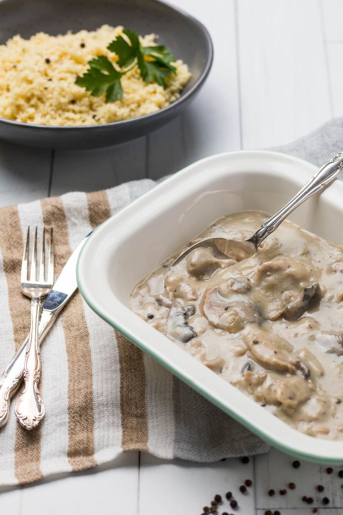 A savory sensation awaits with our 1kg Creamy Chicken & Mushroom Casserole, perfect for serving four or more.